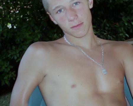 sa  c moi pdt l'été 2006 en sorten de la piscine  pa  coifer  mdr!!!